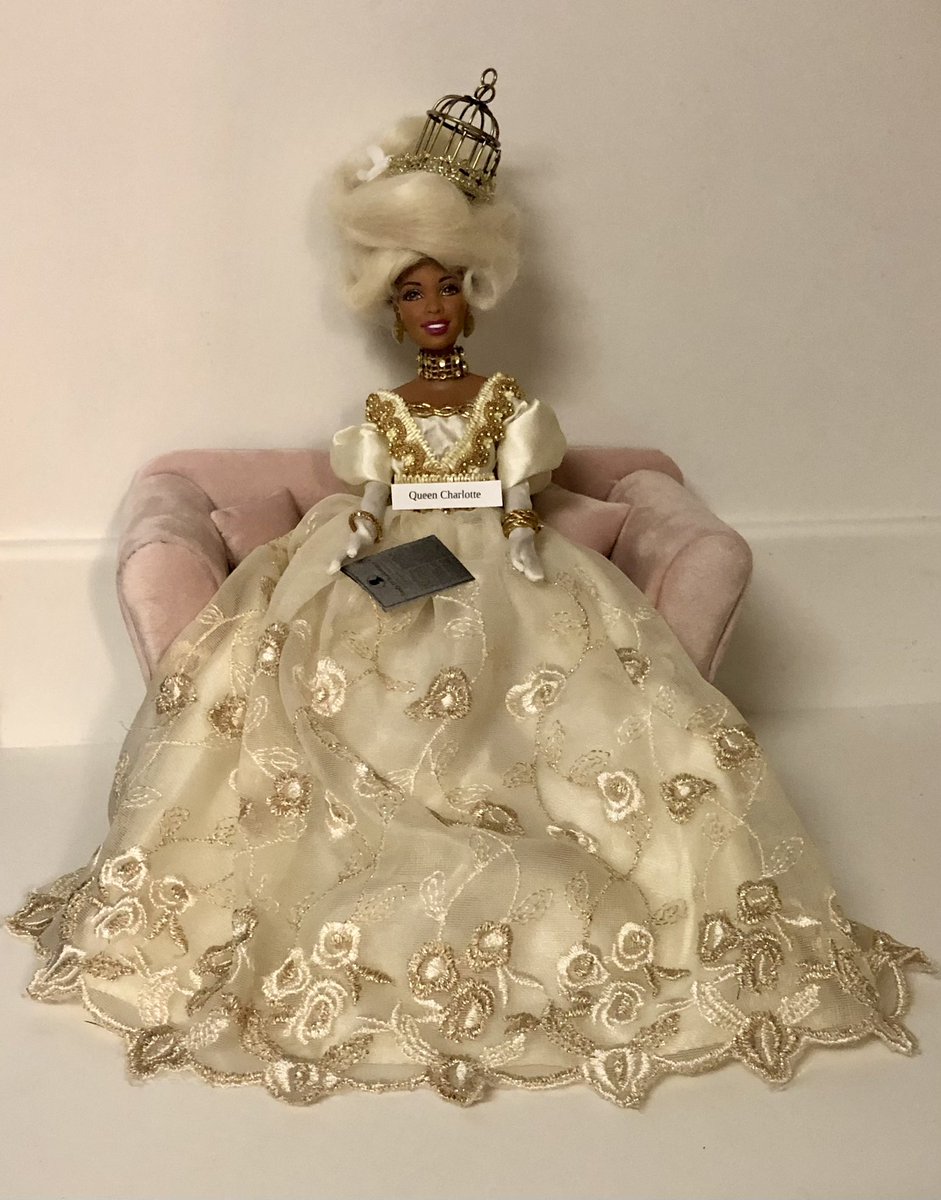 beachcrazy70's tweet photo. @SyvonneThebend Thanks so much she really turned out! Also love all the Queenโs looks-I did a few of them. #Crazywigs #Bridgerton ๐ธ๐พ๐ธ๐พ๐ธ๐พ https://t.co/LGecsokL3L