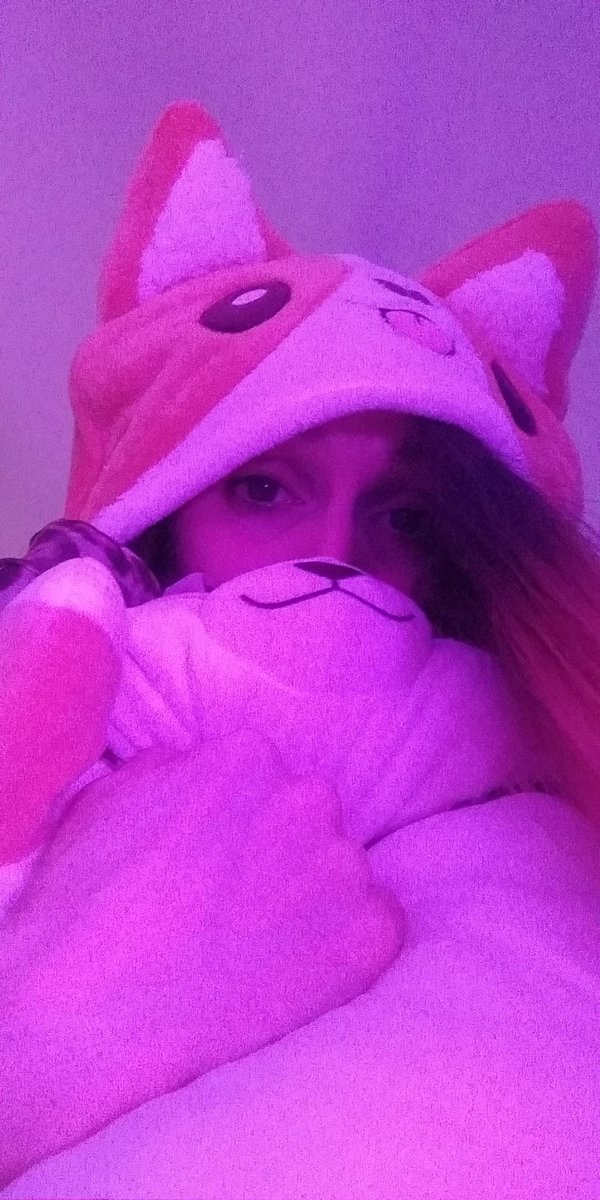 FreenextyII's tweet photo. Dormez bien bande de #Loulous 💜
A demain 9H avec la #Patate 🍌 
▶️(Enfin j'espère)◀️
Des bisous 

#Freenexty #Stream #TwitchStreamers #Selfie #MadameLoulou https://t.co/kPeiiBEFxz