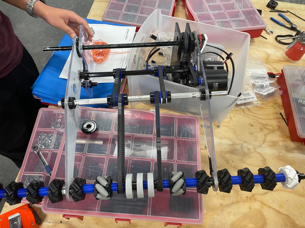 Do mechanum wheels count as 8 wheels? If so we have 15 wheels on our 2022 #FRCRapidReact robot👀👀👀. #wheelsvsdoors