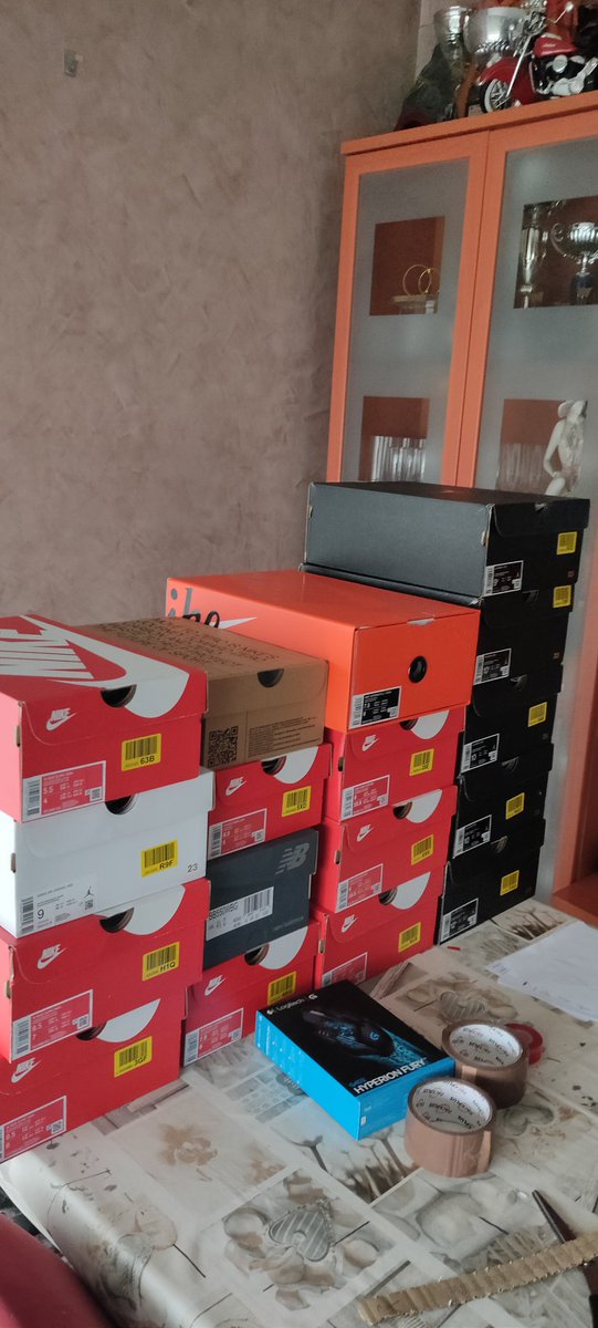 latiafrani tweet media