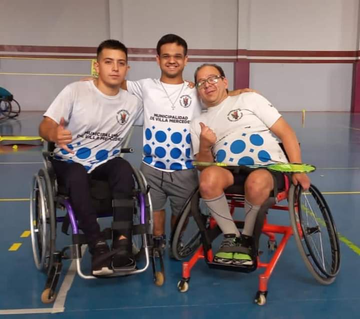 Lujan0rozco's tweet photo. @santumaratea1 Hola Santi. Hay estas 3 personas que van a representar a la Selección de Argentina de Parabadminton. Tienen que juntar unos $600mil para viajar a Brasil y demás gastos. Ojalá ésto se diera,estamos haciendo lo posible para yudarlos. Tenemos toda la información 🙏 https://t.co/2TWpPm7fTN