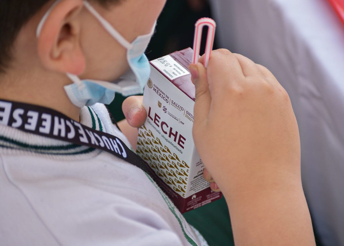 esthela_damian's tweet photo. ¡Un gran apoyo el que brinda el gobierno de @Claudiashein a nuestros pequeños estudiantes con el Programa de #AlimentosCalientes del @DIFCDMX! https://t.co/8S7pAH7w2S