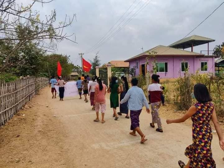ChanEiPhyo1's tweet photo. "Freedom is not Free" Protesters from Letpadaungtaung area of northwestern plain area in Monywa marched with strong spirits for the overthrowing of Military dictatorship. #ASEAN_StopLegalizingJunta #2022Mar23Coup #WhatsHappeningInMyanmar https://t.co/YeGwurMmKX