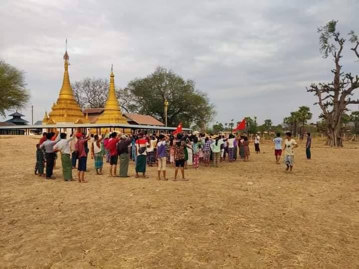 ChanEiPhyo1's tweet photo. "Freedom is not Free" Protesters from Letpadaungtaung area of northwestern plain area in Monywa marched with strong spirits for the overthrowing of Military dictatorship. #ASEAN_StopLegalizingJunta #2022Mar23Coup #WhatsHappeningInMyanmar https://t.co/YeGwurMmKX