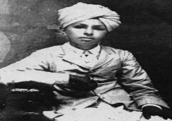IndiaHistorypic's tweet photo. Young Bhagat Singh at The Age of 13 https://t.co/yorrEZ3kZJ