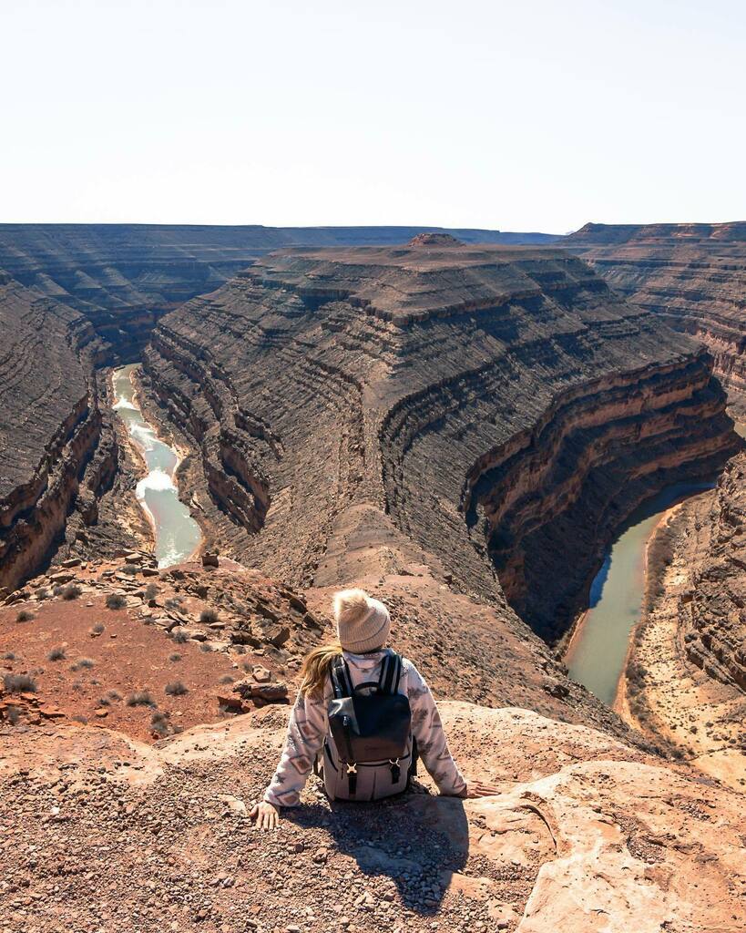 Org_Adventurer's tweet photo. Horseshoe Bend but twice as nice✌️ SAVE for your next southwest road trip!!

We had a blast exploring this lesser known viewpoint with not one but TWO unique river bends. It’s much less crowded than Horseshoe Bend and you get literally twice the view!

Unlike Horseshoe Bend,… https://t.co/aUTYHBJleT
