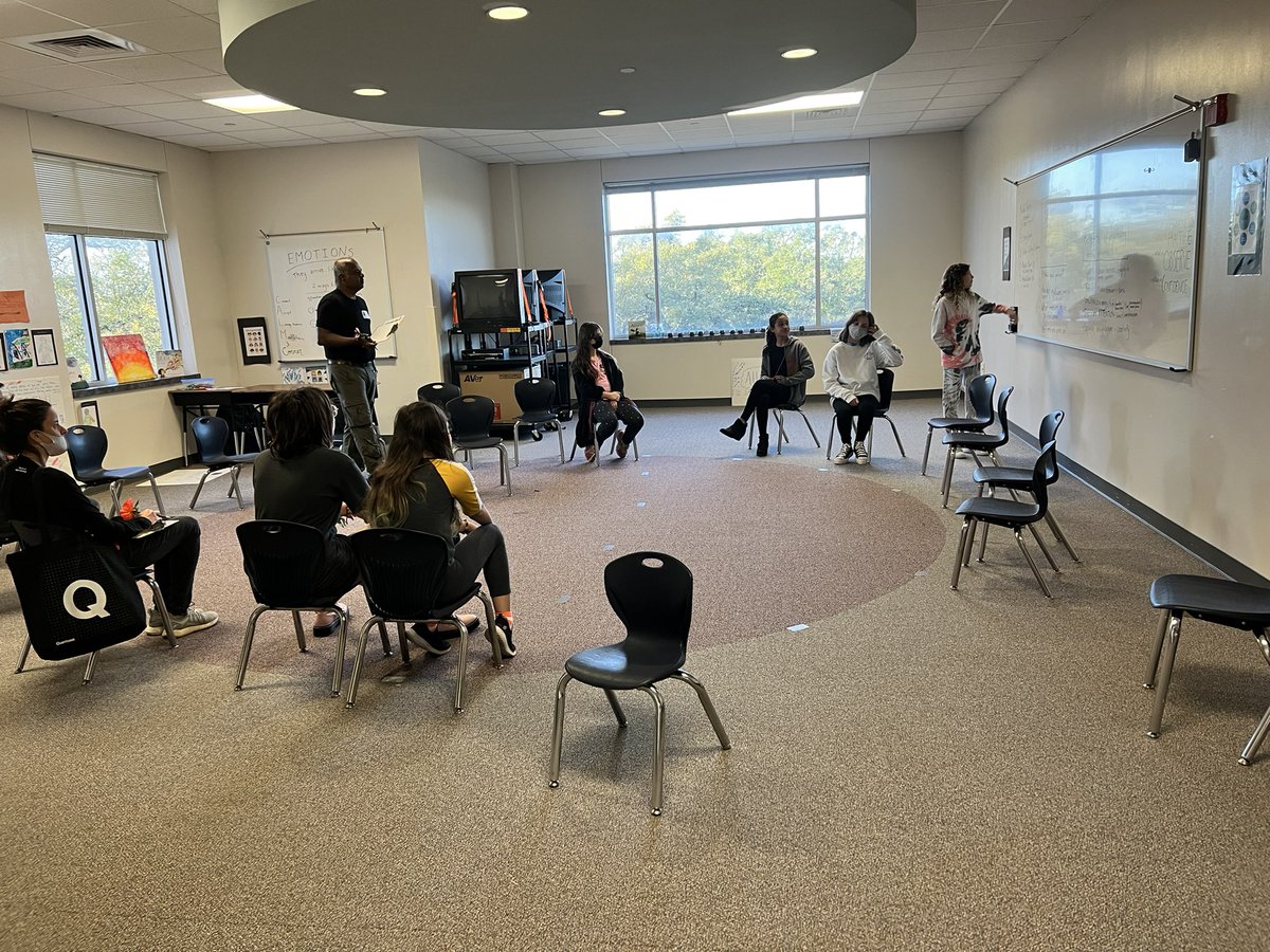 erin_inthePYP's tweet image. @GrandviewPYP E.C.O took our SBPC on a tour to show off what makes GHE unique and stand out! Their focus was on the IB Learner Profile, mindfulness, the SDGs, &amp;amp; 5th grade Exhibition. 

We are so proud of the student agency and voice of our students! 

#LifeAtGHE #ibpyp #agency