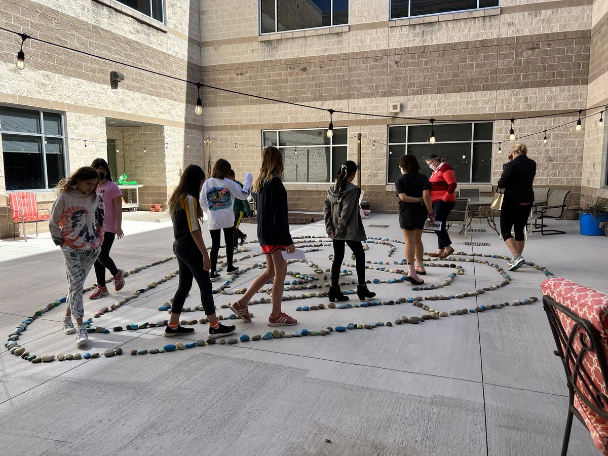 erin_inthePYP's tweet image. @GrandviewPYP E.C.O took our SBPC on a tour to show off what makes GHE unique and stand out! Their focus was on the IB Learner Profile, mindfulness, the SDGs, &amp;amp; 5th grade Exhibition. 

We are so proud of the student agency and voice of our students! 

#LifeAtGHE #ibpyp #agency