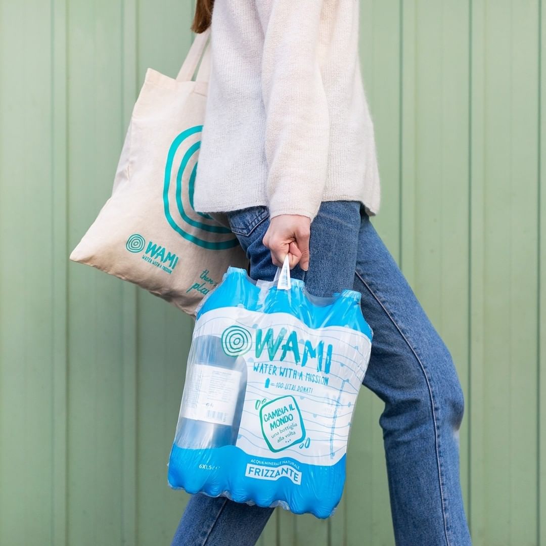 quomi_it's tweet photo. #giornatamondialedellacqua
Bere WAMI significa donare acqua a comunità in giro per il mondo. Il progetto WAMI prevede la realizzazione di acquedotti e reti idriche per portare l’acqua corrente nelle case di tante famiglie. Scopri di più https://t.co/6kLCPsSY3O #inostrirproduttori https://t.co/VvuneWgU0f