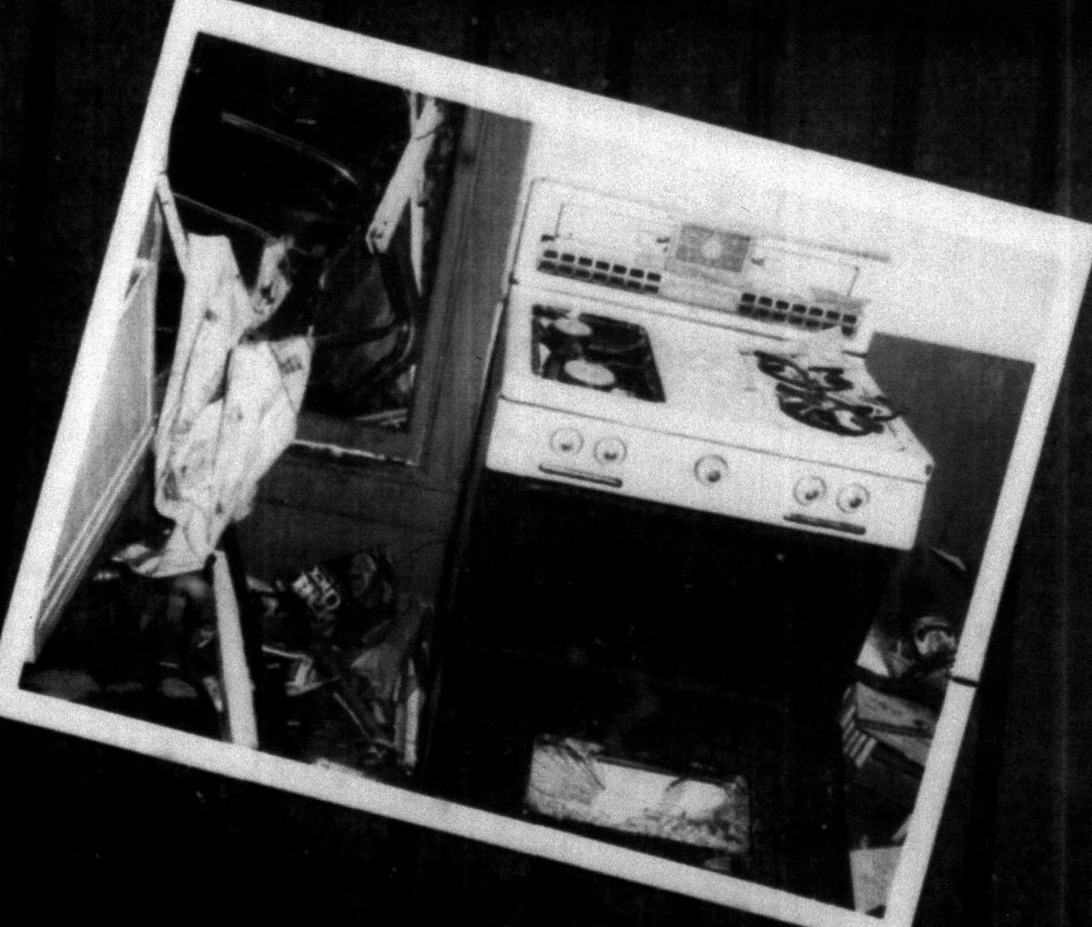 EmbosDoc's tweet photo. On Saturday, July 21, 1979, Ron Klaus wrecked his house.
#embosdoc #theembarrassment #wichita #kansas #diy #postpunk #alexisaweenie #ronklauswreckedhishouse https://t.co/UlHR2u4pOY