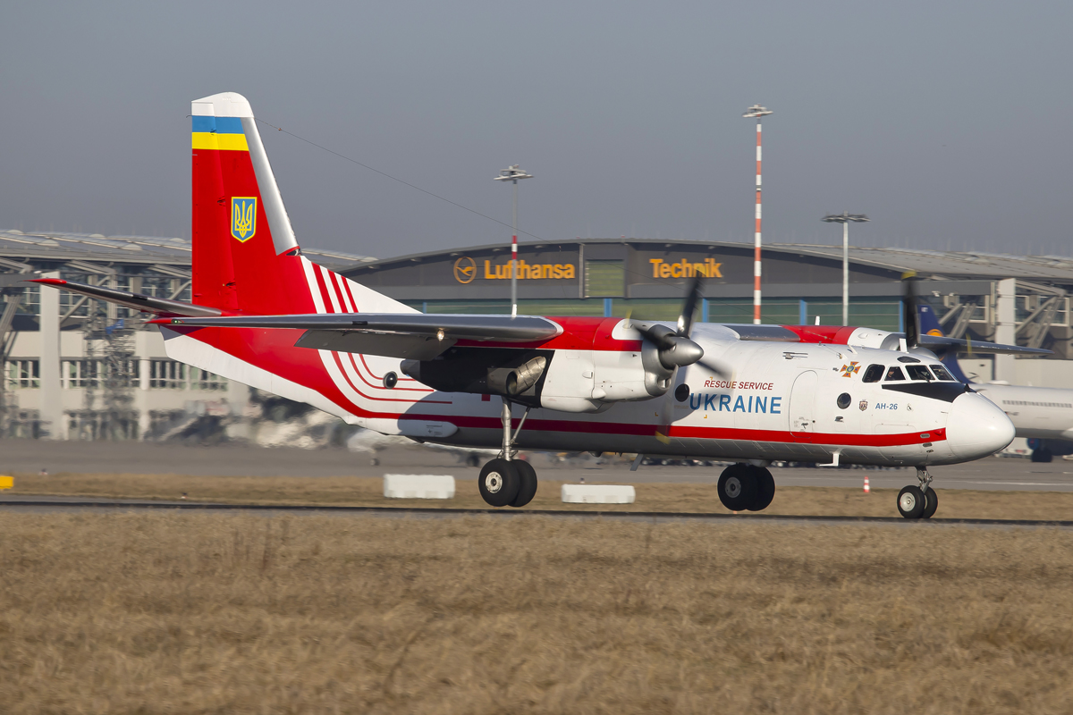 spotterguidenet's tweet photo. An Ukraine State Emergency Service Antonov An-26 arriving into Stuttgart Airport

#spotterguide #Ukraine #stateemergencyservice #antonov #an26 #str #edds #flySTR #canon

Taken by Patrick Weis / @takeoffaviation https://t.co/fKEqdbCUmu