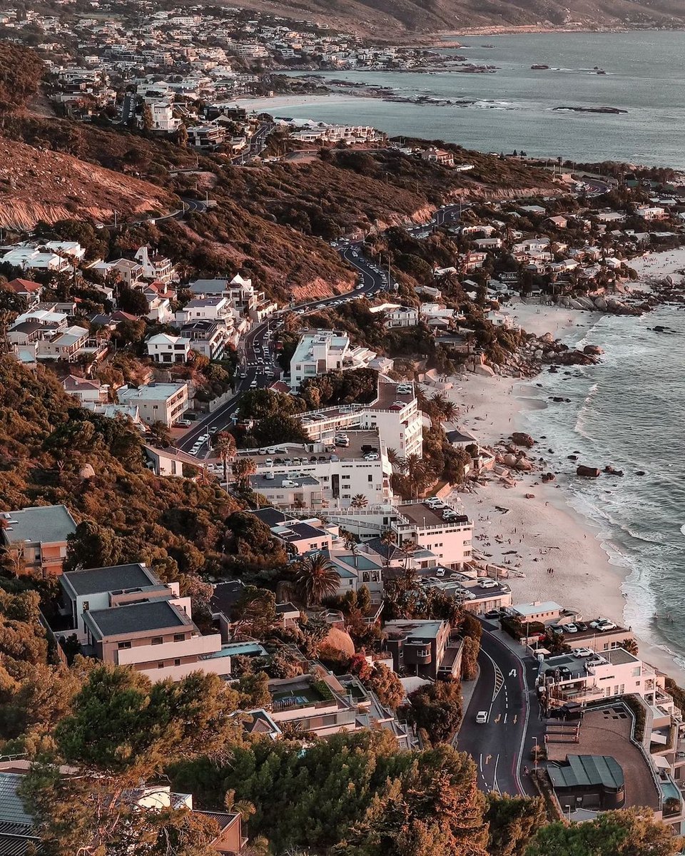 capetownmag's tweet photo. Good night. Tag someone who needs to go to Sunset Rock with you 🌊⁠
⁠
"📌Camps Bay and Clifton from Sunset Rock" ⁠
⁠
📸: @the_wandering_russian⁠

#capetownmag #capetown #southaftrica #sunsetrock #campsbay #clifton #photography https://t.co/7BhKbiQpPG