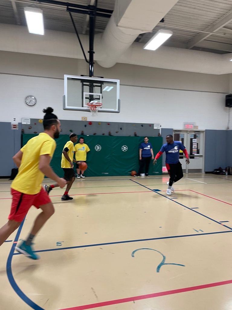 shorelinesocial's tweet photo. Excited for another Tuesday of hoops!

#basketball #3v3 #coedbasketball #coedleagues #adultsports #newlondonct #connecticut #shorelinesocial #besocial https://t.co/oy9MQMonqT