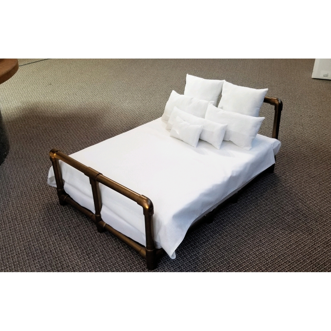 MelissaMelorie's tweet photo. The 1/3 sized BJD bed is now done! I just need to make a blanket and covers for the pillows.

#dollartist #dollartistry #dolllife #dollstyle #dollshouse #dollcommunity #dollstargram #dollstagram #dollhouse #bjdfurniture #bjddiorama https://t.co/5PRtKPzvKv
