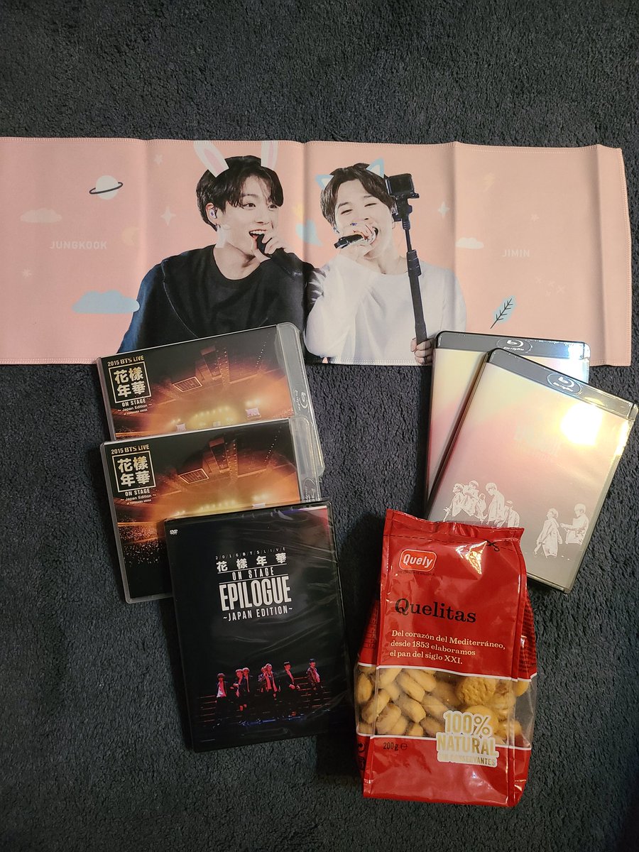 respectbtskings's tweet photo. Thank you so much @AnaSpainGO  for everything! Helping me get these, packing them so well and the cookies and jikook and the prints!! Wow i love them 😍 You know me so well but  you didn't have to send me so much 🥺

Thank youuuu 💜😚
#AnaSpGO https://t.co/yHbsMQsYqP