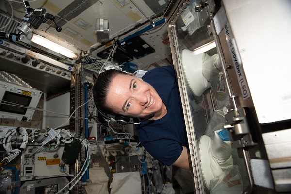 From performing the longest single spacewalk to sequencing DNA in space for the first time, women have pushed the boundaries of space exploration aboard the @Space_Station. #WHM Meet some of the recent women who’ve conducted science in microgravity: go.nasa.gov/2TsZI4B