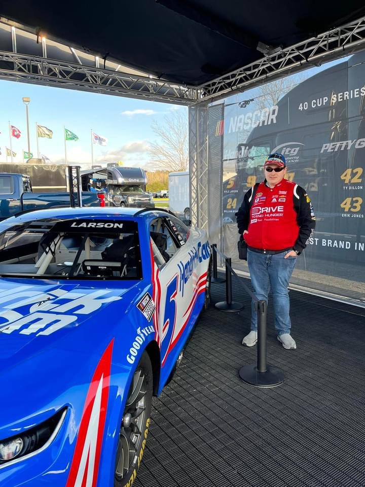 indiegrndscafe's tweet photo. Drew was living his best life at the @amsupdates this weekend cheering on @CoreyHeim_ and checking out the new pavement. Drew just wanted to get behind the wheel to try it out on his own! Maybe next time? 🏁@HawkSMI @SRXracing @NASCAR_Trucks @RayEvernham @JeffGordonWeb #godrew https://t.co/8ycGvYkdrp