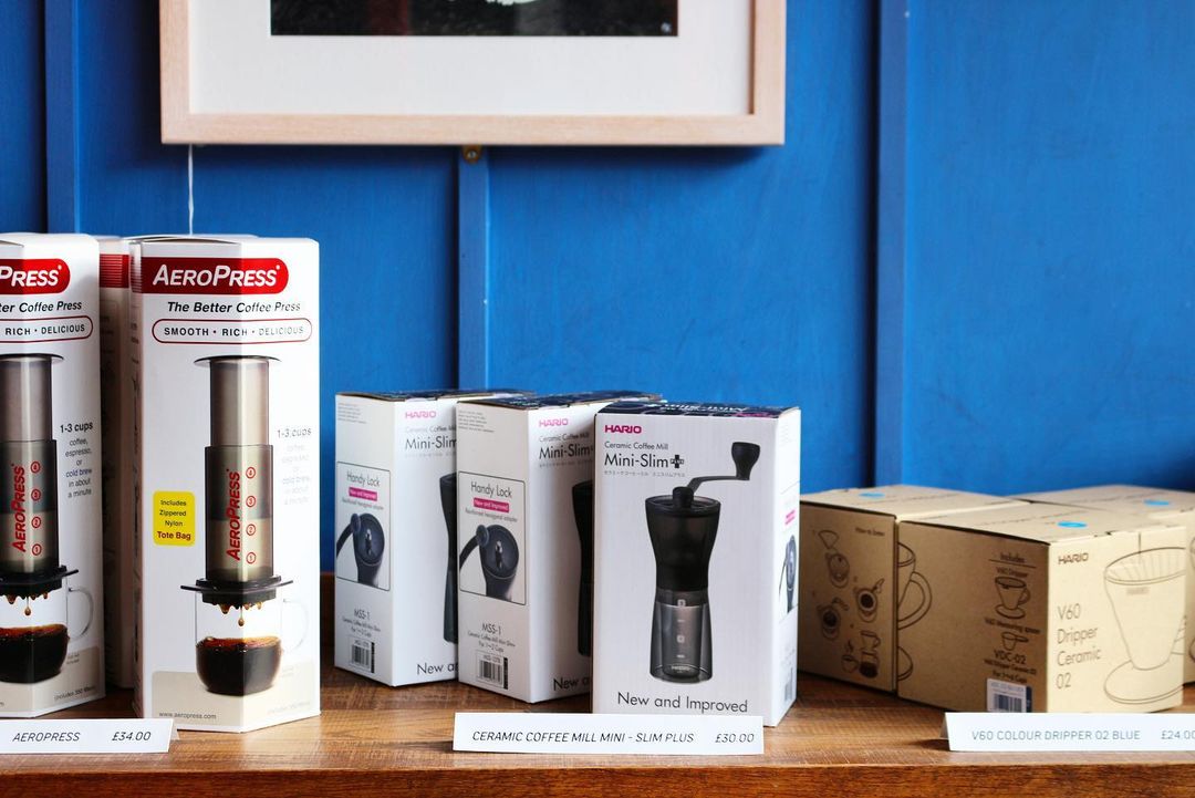 If you have a table-top or free wall-space for a shelf, merchandising coffee and equipment is a must!  Take a look at The Common Beaver doing it in style with some Brewed By Hand products.

ow.ly/Ywxn50I4bRn