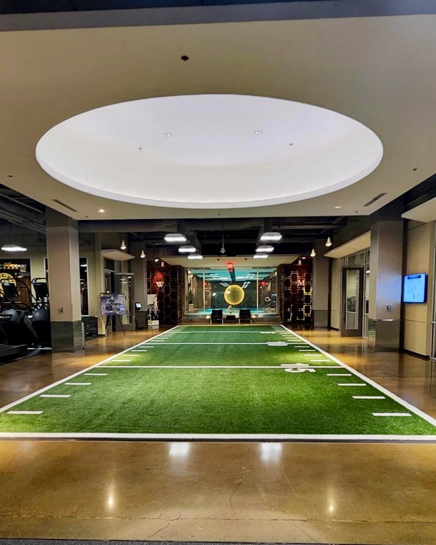 GoldsGymSoCal's tweet photo. New Equipment Alert! 

Gold's Gym #downtownla just received some amazing upgrades! Fully equipped with our Signature Playground Turf Area, New Lifting Racks, and Heavy Boxing Bags. The best just got even BETTER! 

#goldsgymsocal #dtla #figat7th #newequipment https://t.co/ymeUvaVn7E