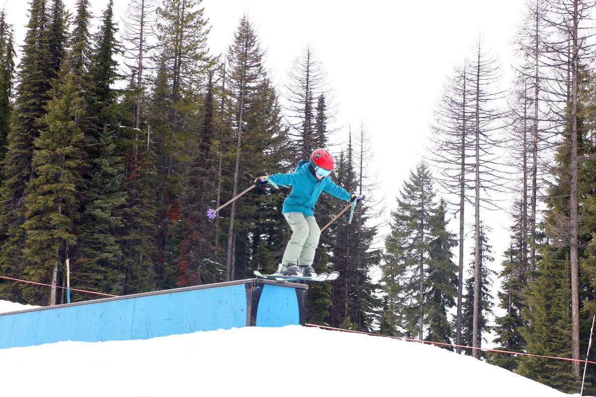 skilookout's tweet photo. Doing kid things, banked turns in the Rolling Thunder Terrain Park, Hitting Jumps, Sliding Boxes &amp; Racing Family Members down the mtn. #Skiing #Snowboarding are great way to make lasting memories &amp; bond with you kids. 
#VisitMontana #SkiMontana #OptOutside #FamilyTime #18Winters https://t.co/uhdq8Ffry0