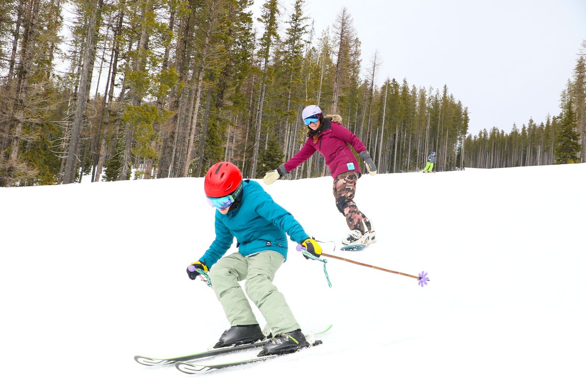skilookout's tweet photo. Doing kid things, banked turns in the Rolling Thunder Terrain Park, Hitting Jumps, Sliding Boxes &amp; Racing Family Members down the mtn. #Skiing #Snowboarding are great way to make lasting memories &amp; bond with you kids. 
#VisitMontana #SkiMontana #OptOutside #FamilyTime #18Winters https://t.co/uhdq8Ffry0
