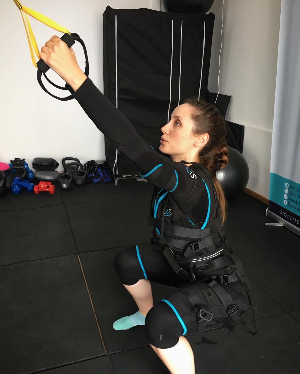 cintiaxis's tweet photo. ¡Que nervios! 😬😋
Probando cosas nuevas:
⚡️💪🏻 #electrofitness
🤩😍 ¡Me encantó!
Gracias 👉🏻 @AroaEstetica por los cuidados y el cariño en mi introducción a esta nueva experiencia
Especialmente a Nataly y Patricia ¡Son lo más! https://t.co/vtzPL3nCEk