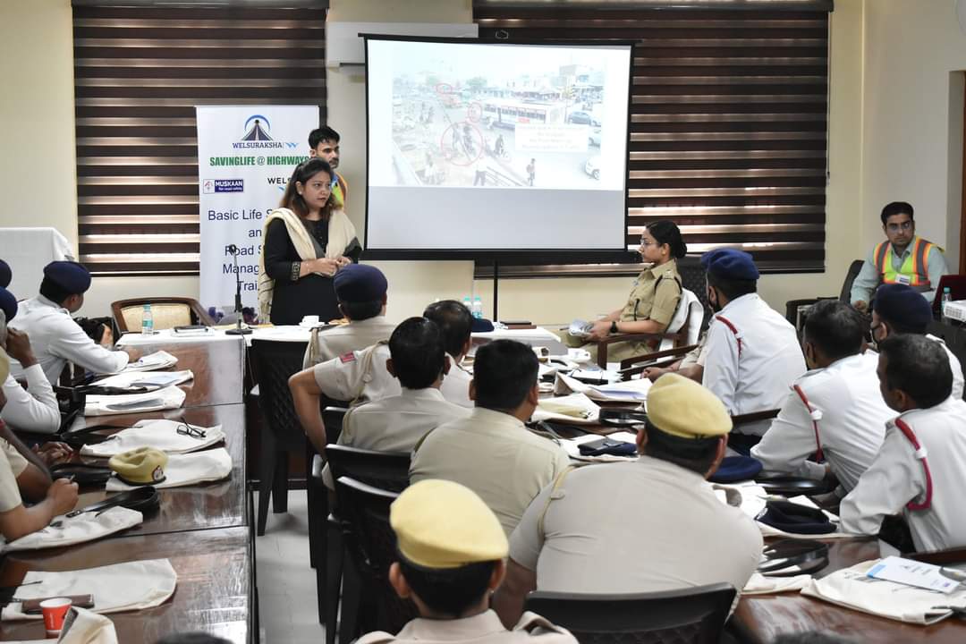 Npunjabibyheart's tweet photo. Interaction with #Police on #Trafficengineering #roadsafetymanagement
@SonipatP @DCPEastDelhi @police_haryana @MuskaanNGO https://t.co/LIszmn5dAg