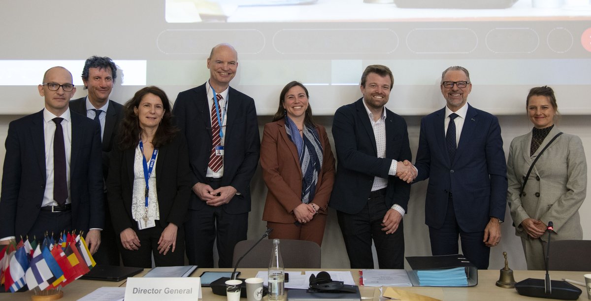 ElodieViau's tweet photo. 🛰️@esa @EsaTelecoms are proud to be working with dynamic & fast-moving enterprises like #SWISSto12 to develop this new #MicroGEO satellite product line in Europe 🌍
@Partner_InOrbit projects help support agile private companies to de-risk their investments to meet market needs🤝 https://t.co/XmFIgD5zCY