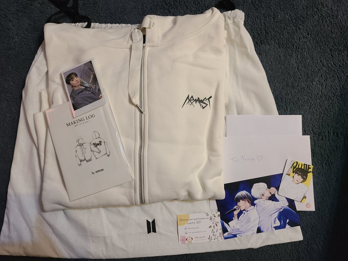 respectbtskings's tweet photo. Thank you so much @AnaSpainGO  for everything! Helping me get these, packing them so well and the cookies and jikook and the prints!! Wow i love them 😍 You know me so well but  you didn't have to send me so much 🥺

Thank youuuu 💜😚
#AnaSpGO https://t.co/yHbsMQsYqP