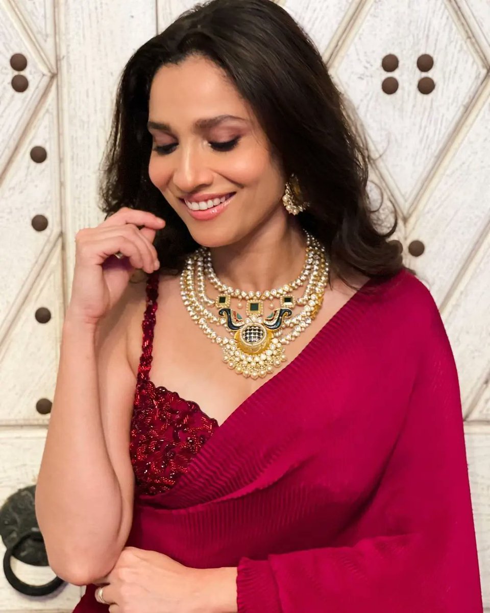 Anky_MyMuse's tweet photo. It Doesnβt Matter How Old You Get, Everyone Needs Someone They Can Look Up To. Someone To Take The Pain Away, Someone To Remind Them That Good Still Exists. Someone To Set The Example And Keep Them Going. Thank you @anky1912 , For Being Mine. π«π
#AnkitaLokhande #SheIsPrecious https://t.co/K6i30vqNJE
