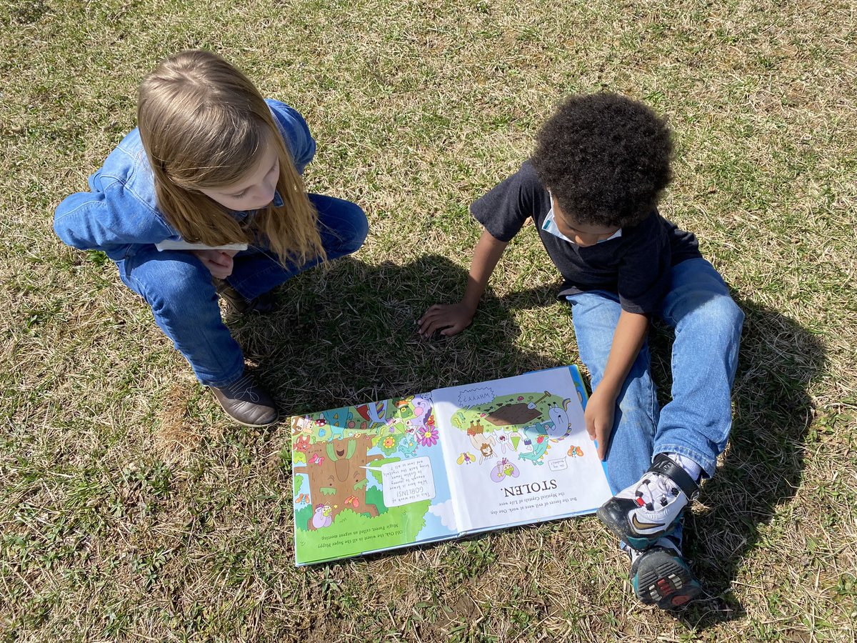 MrsLHouser's tweet photo. We took advantage of the BEAUTIFUL weather yesterday and had some partner reading time at the end of the day! ☀️📖 @Central_MCSD @MiddletownOH https://t.co/yzHZ3y2adc