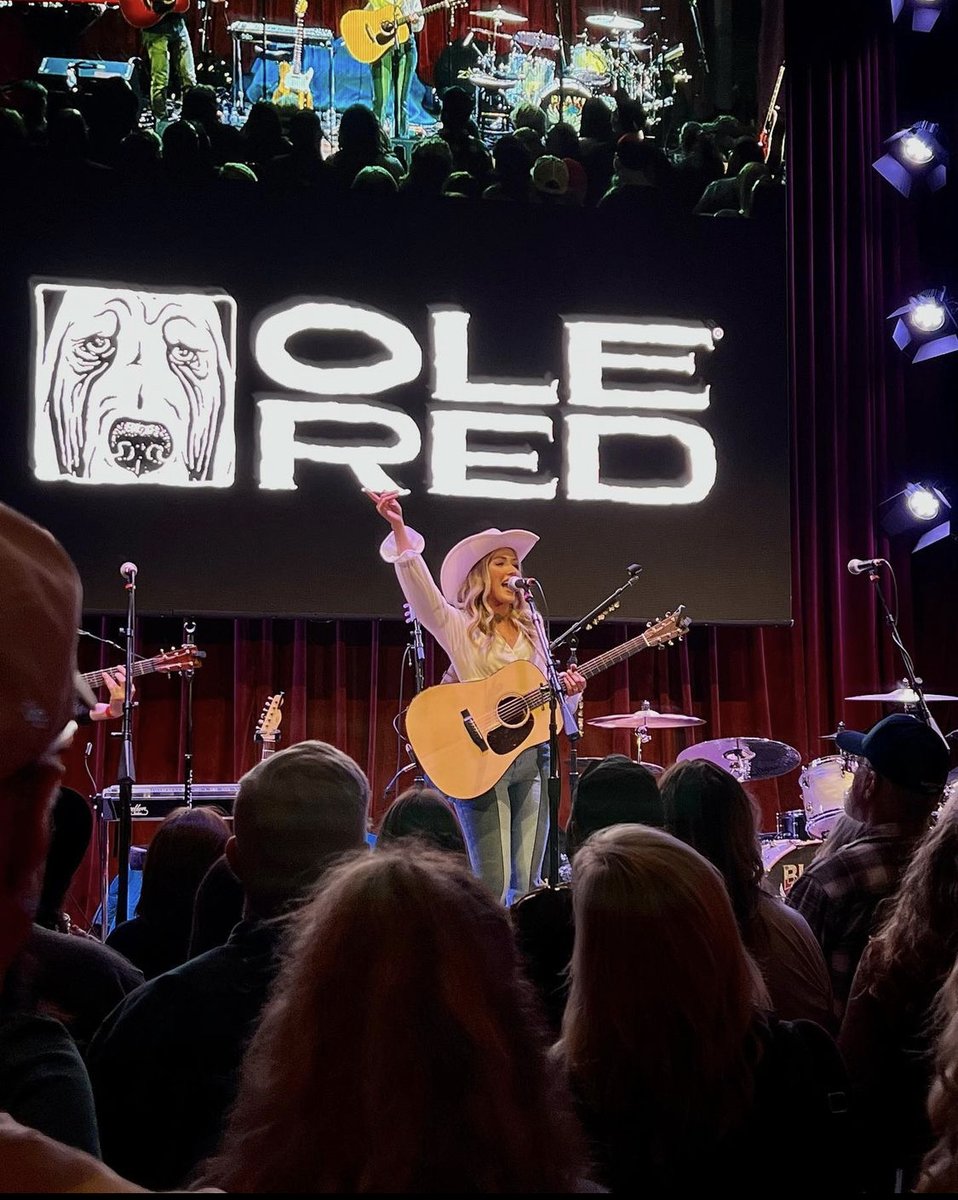 starstruck__ent's tweet photo. There's no party like a #SpringBlake party! We loved seeing @blakeshelton and @emilyann_music perform at @olered! 🐾 https://t.co/Vso1XtQH1o