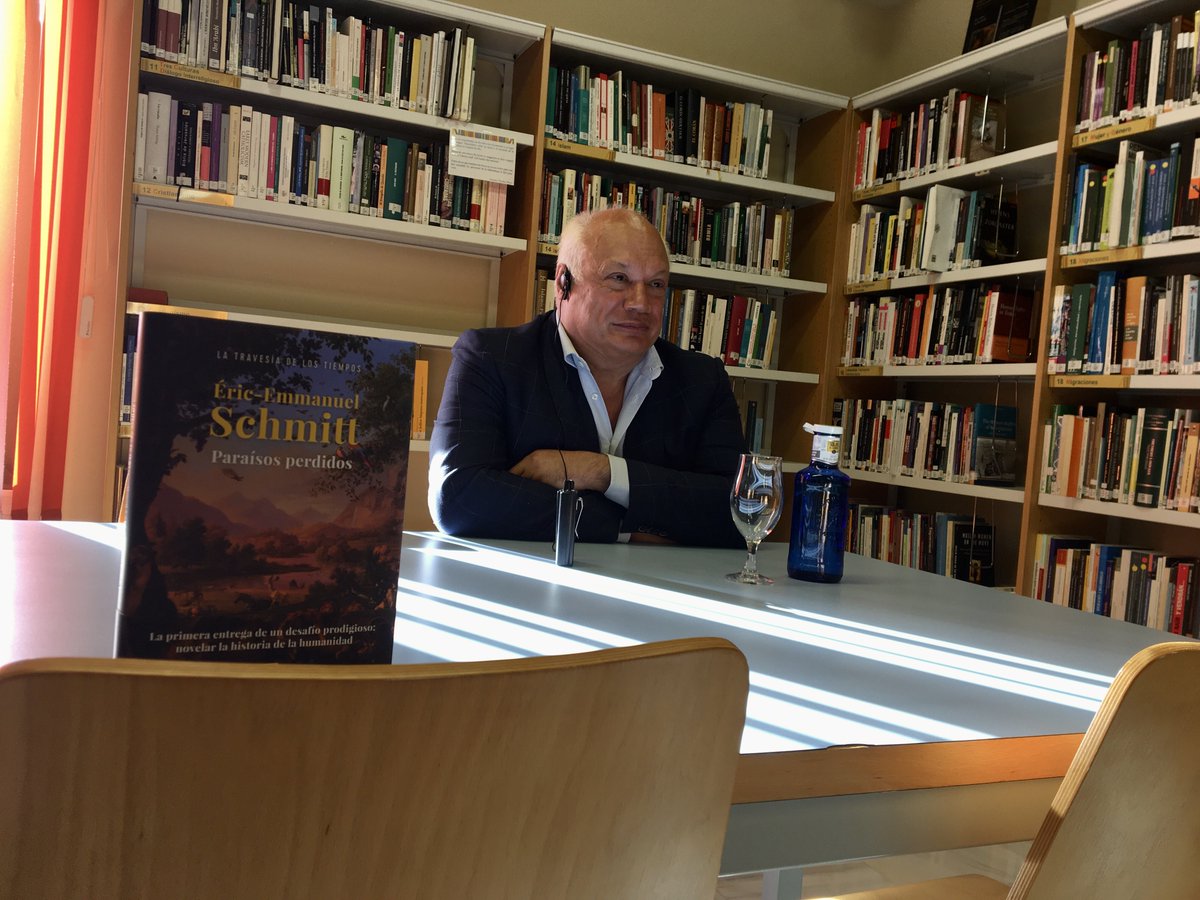 Fundación Tres Culturas del Mediterráneo (@funtresculturas) on Twitter photo El gran autor francés <a href="/EESchmitt/">ÉricEmmanuel Schmitt</a> ya se encuentra en Tres Culturas.
En estos momentos se encuentra atendiendo a los medios de comunicación que se han dado cita en nuestra sede para entrevistarlo con motivo de su último libro 'Paraísos perdidos'. El gran autor francés <a href="/EESchmitt/">ÉricEmmanuel Schmitt</a> ya se encuentra en Tres Culturas.
En estos momentos se encuentra atendiendo a los medios de comunicación que se han dado cita en nuestra sede para entrevistarlo con motivo de su último libro 'Paraísos perdidos'.