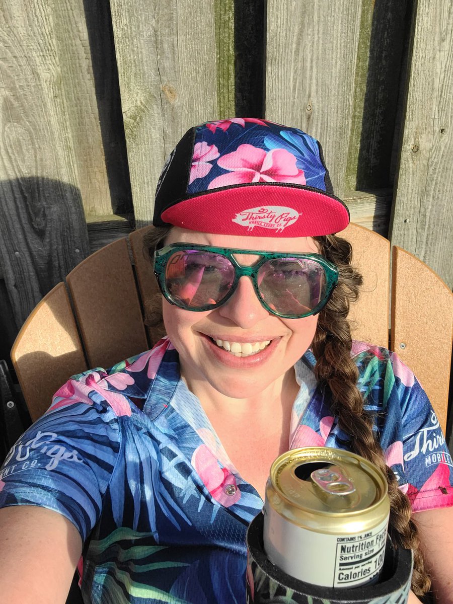 ThirstyPigs's tweet photo. Reflecting on seeing folks out enjoying themselves over the #weekend on this rainy day. This awesome person is always a ray of fun! Nice #thirstypigs #sawg #lookrealgoodtoday #thirstypigseverywhere #alwayshappyhour https://t.co/xwkcS90gng