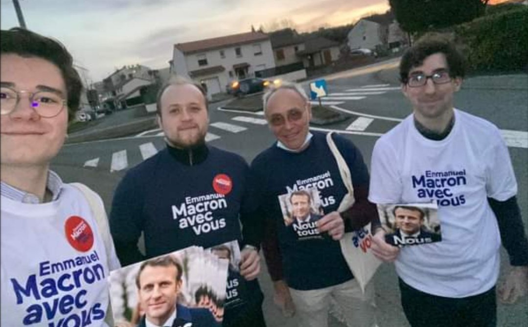 laroulotte49's tweet photo. #EnMarche a 212 adhérents sur @choletagglo
😂🤭😂🤭😂
Comparons un tractage sur la capitale du mouchoir avec 4 #pellots et à @Angers avec une vraie équipe #LaREM
😂🤭😂🤭😂
Heureusement que le ridicule ne tue pas 😳
#présidentielles2022
#SansVous https://t.co/2QG4zmIJ94