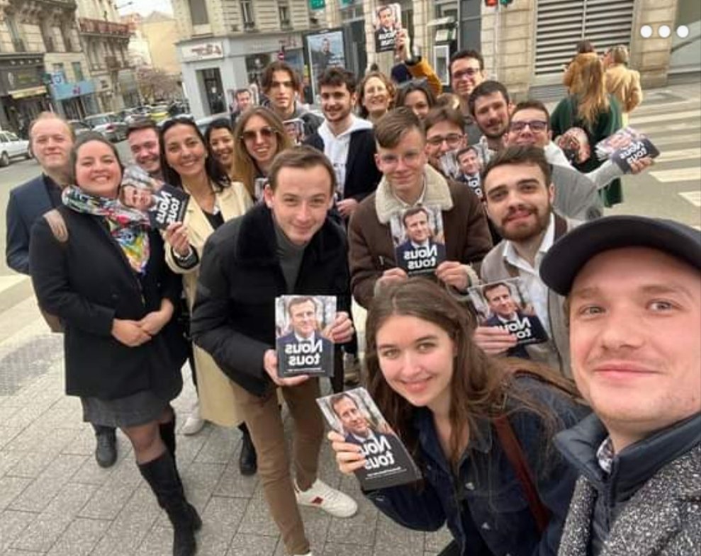 laroulotte49's tweet photo. #EnMarche a 212 adhérents sur @choletagglo
😂🤭😂🤭😂
Comparons un tractage sur la capitale du mouchoir avec 4 #pellots et à @Angers avec une vraie équipe #LaREM
😂🤭😂🤭😂
Heureusement que le ridicule ne tue pas 😳
#présidentielles2022
#SansVous https://t.co/2QG4zmIJ94