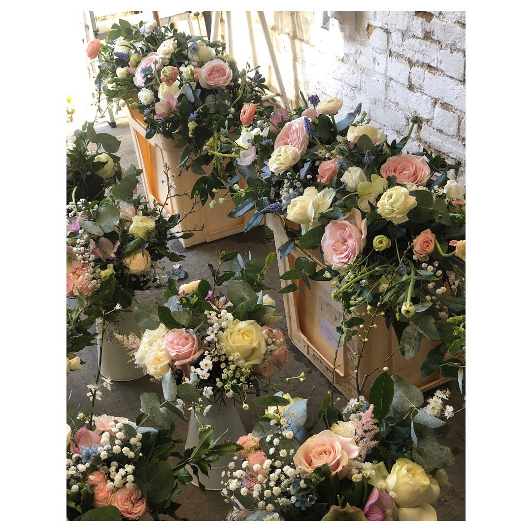 Table Jugs and long and low arrangements to dress the beautiful Thatch Barn last Friday for M &amp; R 🌸

It’s not to late to order Mothers Day flowers for this Sunday. You can order via my website (LINK IN BIO) or by contacting me direct 07581214001 info@featherandferns.com