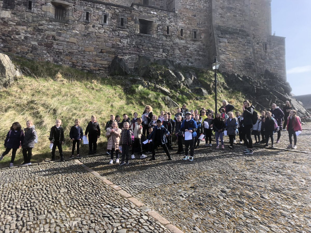 MrsCMuirCPS's tweet photo. It was a pleasure to visit Edinburgh Castle today with primary 3. Lots of wonderful learning as well as brilliant behaviour. Doing Carmondean proud! 😀🏰 @carmondean_ps more photos in comments https://t.co/hsb29cMEsr