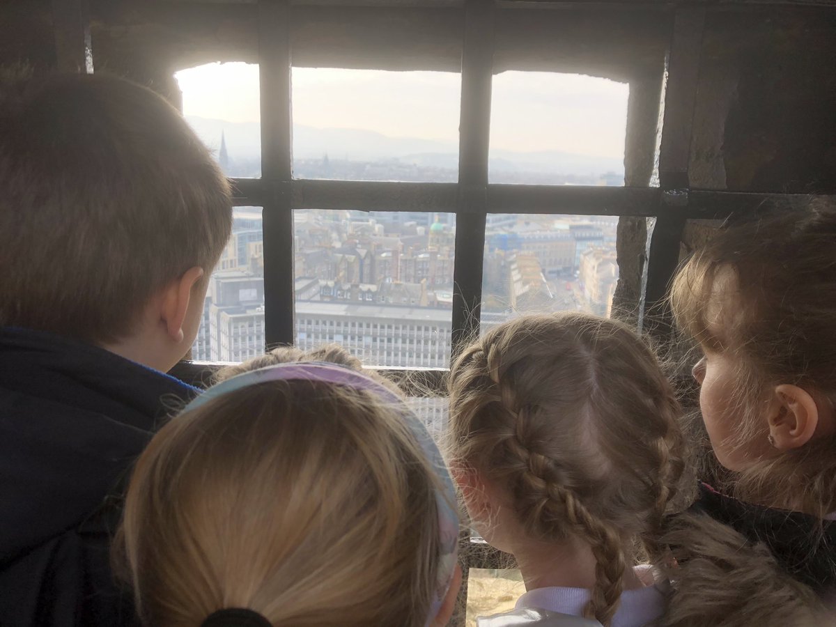 MrsCMuirCPS's tweet photo. It was a pleasure to visit Edinburgh Castle today with primary 3. Lots of wonderful learning as well as brilliant behaviour. Doing Carmondean proud! 😀🏰 @carmondean_ps more photos in comments https://t.co/hsb29cMEsr