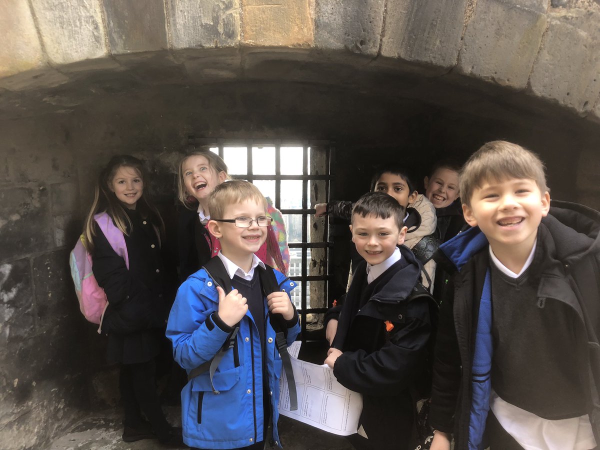 MrsCMuirCPS's tweet photo. It was a pleasure to visit Edinburgh Castle today with primary 3. Lots of wonderful learning as well as brilliant behaviour. Doing Carmondean proud! 😀🏰 @carmondean_ps more photos in comments https://t.co/hsb29cMEsr