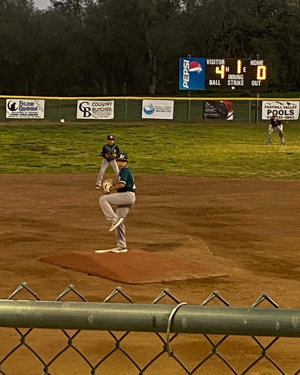 Sam_R_Juarez's tweet photo. My boy Zey on the hill dealing. #SBLL #MajorA's #Juarez #5 https://t.co/VaAkuQqYRL
