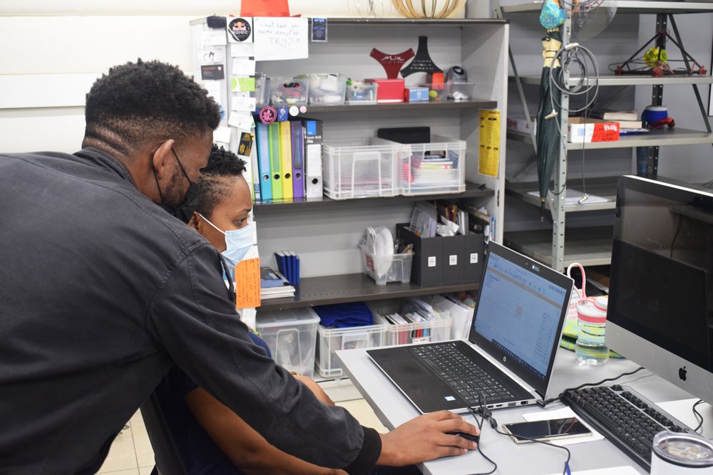 WHAT'S ON THIS WEEKEND 🌻

And just like that, it’s almost weekend again! We've shortlisted 10 great events and experiences to try.
From chilled market vibes to a big vogueing ball, affordable coding course &amp; much more!

Tap  👉 for the full list bit.ly/3Jx7vcd