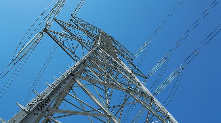 DelGobPaisVasco's tweet photo. Se aprueba la Planificación de la Red de Transporte de Electricidad, que en Euskadi supondrá: 
🔹un nuevo eje norte de 400 kV
🔹la interconexión con Francia por el golfo de Bizkaia
🔹Apoyo a la red de distribución en Vitoria y para alimentar la Y vasca

👉https://t.co/zDfDZeRrDh https://t.co/Apy6nvfwdw