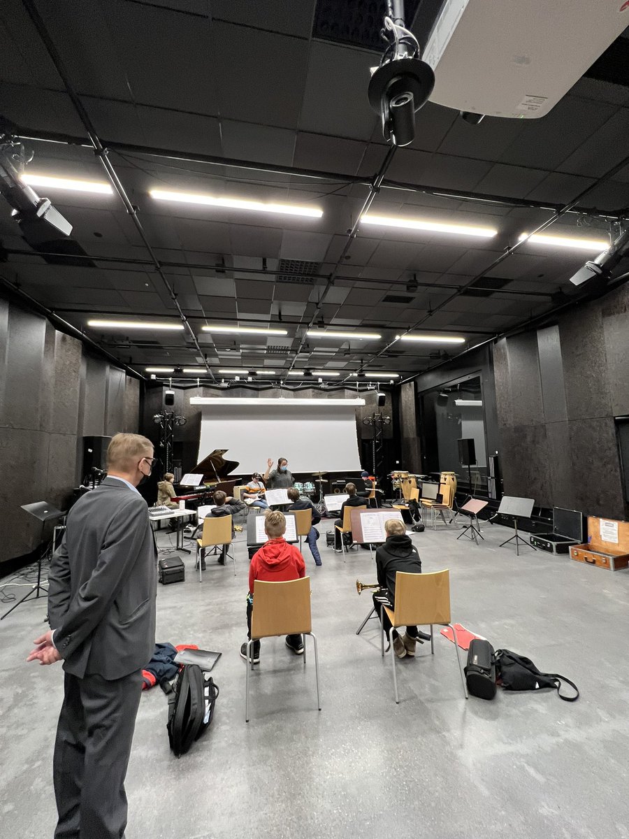kpkonsa's tweet photo. Upean Soiva-talon avajaiset. Kiitos kutsusta @popjazz_fi ja onnittelut 50 vuoden taipaleesta! #pjk #konservatorio #taiteenperusopetus #ammatillinenkoulutus https://t.co/bswRQn6mmc