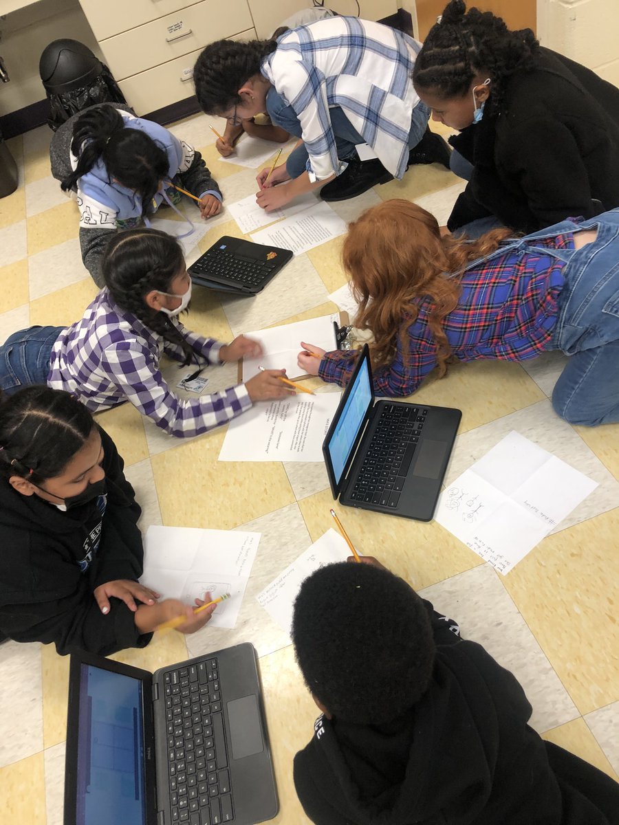 mrscraindrop's tweet photo. Using #tabletoptwitter and @nearpod to learn more about cyber bullying and even discussed our district board policy on the use of social media! Their retweets on how to be an upstander were great! Adapted lesson from @CommonSenseEd @WHE_Whiskers https://t.co/J04nUDYs8S