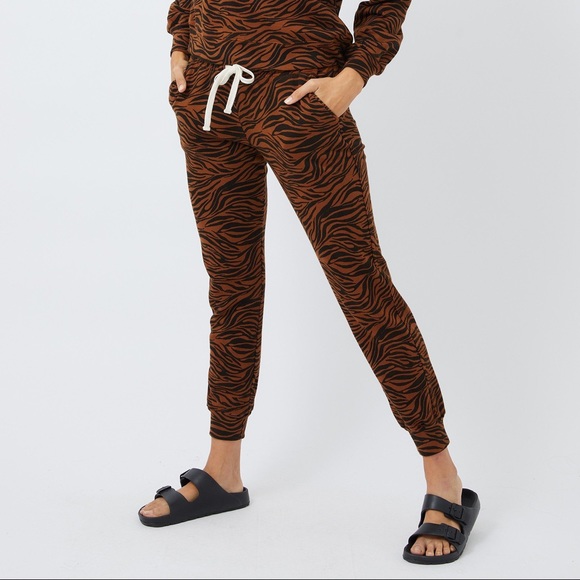 panalove7's tweet photo. So good I had to share! Check out all the items I'm loving on @Poshmarkapp from @ShopSaritalynne #poshmark #fashion #style #shopmycloset #monrow #sanrio #fantasticfawn: https://t.co/CFOpoSgdUi https://t.co/q8WetpitcD