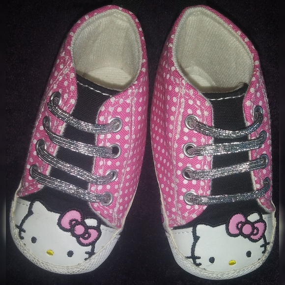 panalove7's tweet photo. So good I had to share! Check out all the items I'm loving on @Poshmarkapp from @ShopSaritalynne #poshmark #fashion #style #shopmycloset #monrow #sanrio #fantasticfawn: https://t.co/CFOpoSgdUi https://t.co/q8WetpitcD