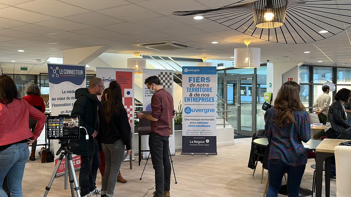 Le Connecteur tweet media