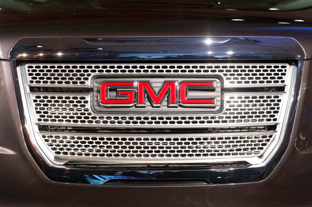 nypost's tweet photo. GM recalls 740,000 SUVs because headlights are too bright https://t.co/bRnPO2PTHz https://t.co/yVFf67lBZs