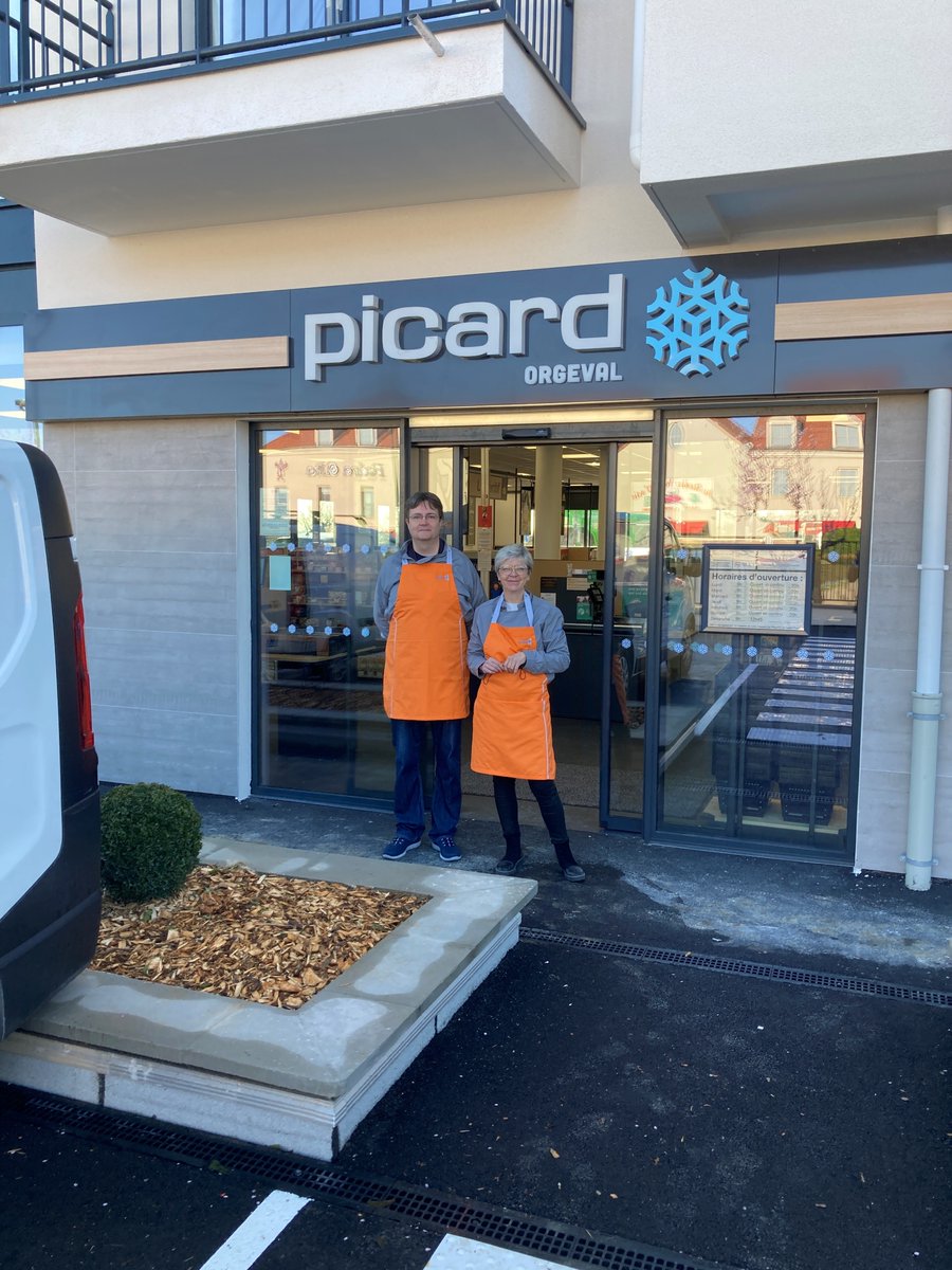 picardsurgeles's tweet photo. 10 magasins ouverts en France depuis le début de l'année! Bienvenue à nos nouveaux collaborateurs et franchisés! L'expansion de notre maillage territorial est essentielle pour se rapprocher toujours plus de tous les Français. Notre objectif : 200 nouveaux magasins d'ici 2026 🇫🇷🚀 https://t.co/OyIZrzj3qH